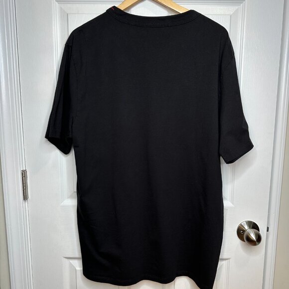 Guess Black Graphic T-Shirt Size Large - Picture 2 of 9